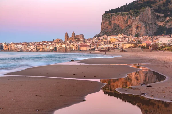 Cefalu al tramonto, Sicilia, Italia — Foto Stock