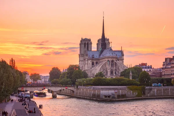 Catedral de Notre Dame de Paris al atardecer, Francia —  Fotos de Stock