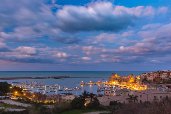 Castellammare del golfo bei Sonnenuntergang, sizilien, italien — Stockfoto