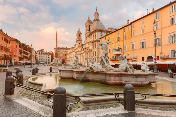 Площадь Пьяцца Навона утром, Рим, Италия . — стоковое фото