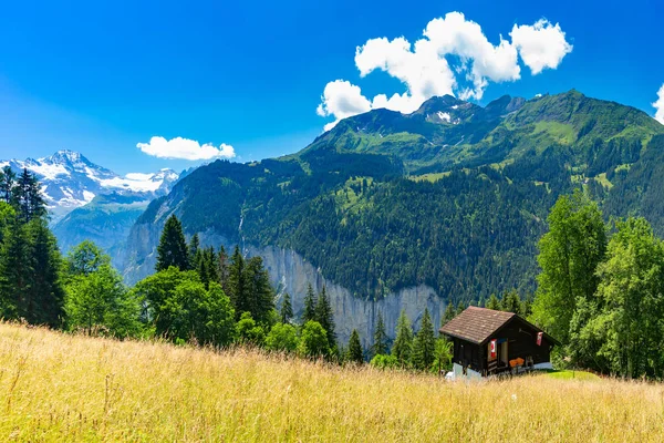 Lonely house in Swiss Alps, Switzerland — Stock Photo, Image