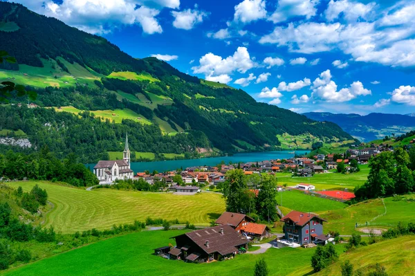 Швейцарская деревня Лунгерн — стоковое фото