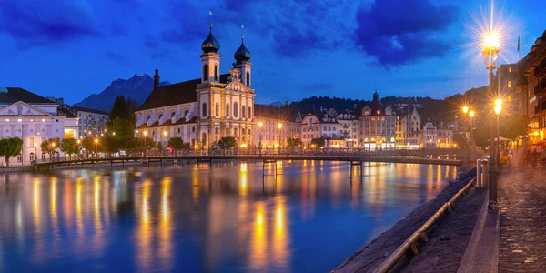 Lucerne gece, İsviçre — Stok fotoğraf