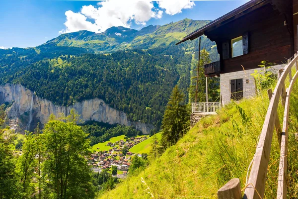 Mountain village Lauterbrunnen, Switzerland — Stock Photo, Image