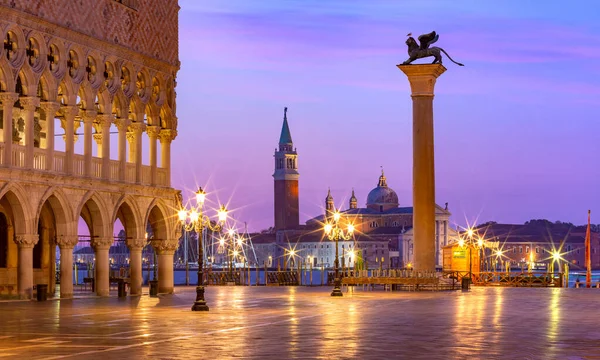 San Marco plein bij zonsopgang. Venetië, Italië — Stockfoto