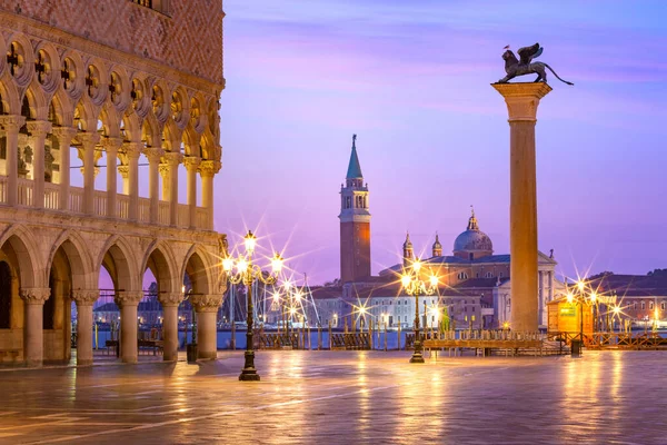 Πλατεία Αγίου Μάρκου το ξημέρωμα. Βενετία, Ιταλία — Φωτογραφία Αρχείου