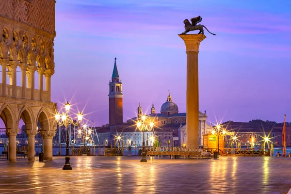 Praça de San Marco ao nascer do sol. Veneza, Itália — Fotografia de Stock