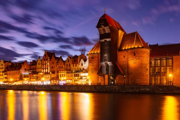 Grúa del puerto y puerta de la ciudad Zuraw, Gdansk, Polonia —  Fotos de Stock