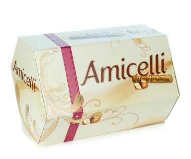 Niedersachsen, Almanya 14 Aralık 2018: Amicelli çikolata kaplı fındık gofret beyaz zemin üzerinde bir kutu