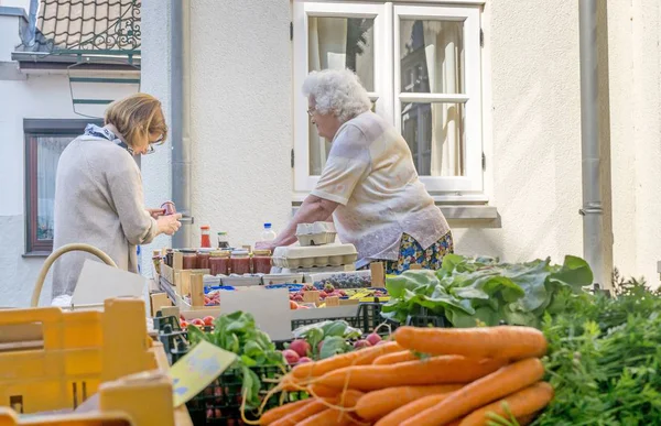 Niedersachsen August 2015 Eine Ältere Dame Verkauft Ihrem Marktstand Frische — Stockfoto