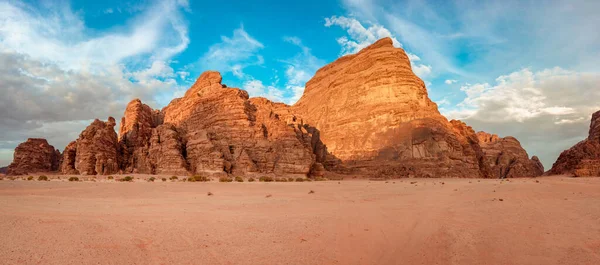 Krásná Scenérie Scénická Panoramatický Pohled Červený Písek Poušť Starověké Pískovcové — Stock fotografie