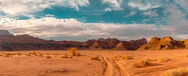 Panorama Över Wadi Rum Öknen Vid Solnedgången — Stockfoto