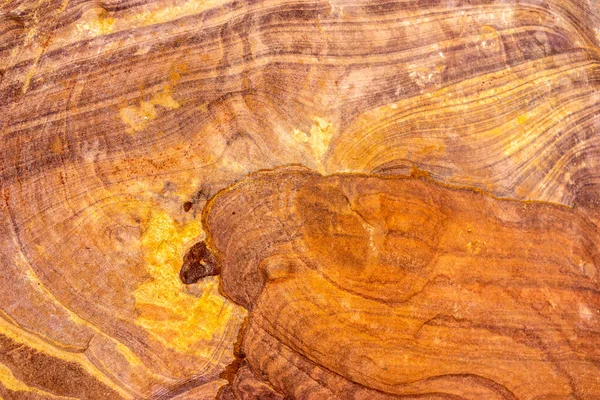 Захватывающие Слои Разноцветной Скалы Песчаника Окружающие Потерянный Город Петра Иордании — стоковое фото