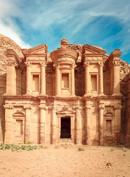 Captura Frontal Completa Impressionante Mosteiro Deir Famosa Cidade Petra Antiga — Fotografia de Stock