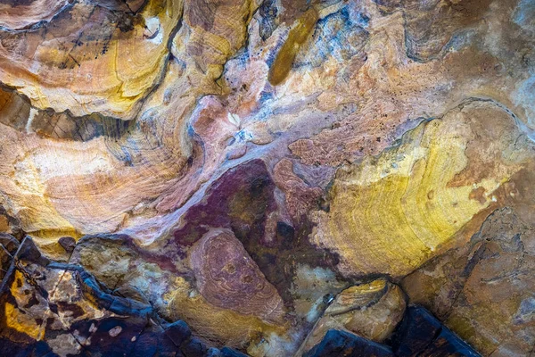 Ürdün 'deki Nabatean Krallığı Petra' daki renkli kaya oluşumlarına yakın çekim.