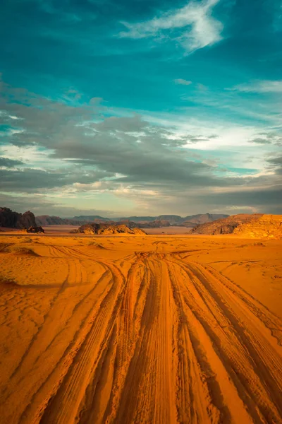 Wadi Rum Trilhas Estrada Deserto Pôr Sol Vista Retrato — Fotografia de Stock