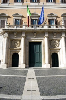 Roma yerde İtalyan Parlamentosu montecitorio sarayın ana giriş