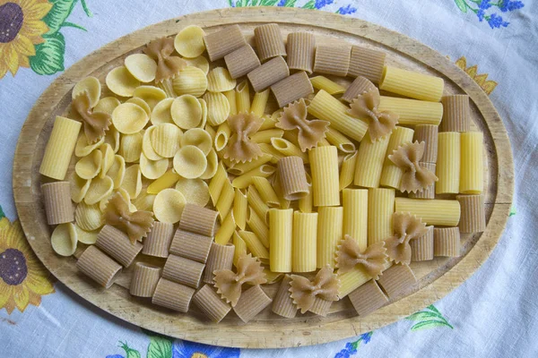 Pasta Cruda Assortita Integrale Normale Piatto Legno — Foto Stock