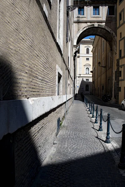 Bir Arka Sokakta Roma Tarihi Merkezinin Eski Binalar — Stok fotoğraf