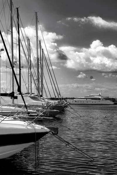 Nézd Meg Fekete Fehér Hajók Kikötő Római Ostia — Stock Fotó
