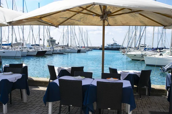 Vista Del Puerto Turístico Roma Través Mesas Restaurante — Foto de Stock