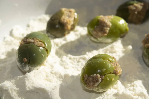 Preparing Stuffed Ascolana Olives Home — Stock Photo, Image