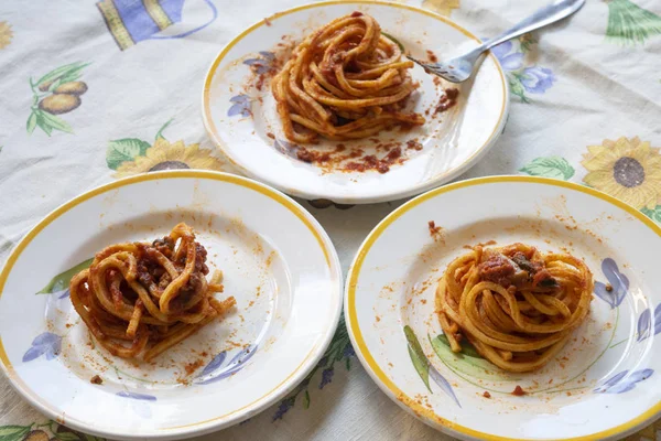 Tonnarelli Ovo Temperado Com Molho Tomate — Fotografia de Stock