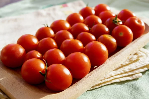 Tomates Pachino Frescos Uma Tigela Madeira — Fotografia de Stock