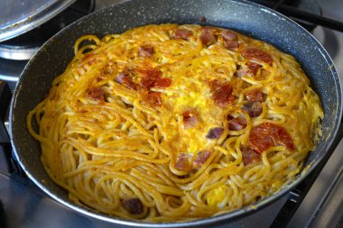 İtalyan spagetti frittata