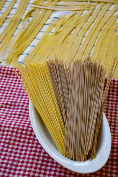 Aproximação de espaguete integral e normal — Fotografia de Stock