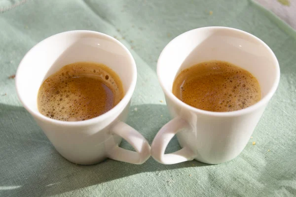 Ekstra güçlü espresso çift küçük bardak — Stok fotoğraf