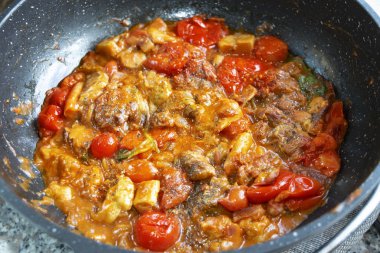 Sicilya kiraz domates soslu levrek