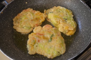 vejetaryen kızarmış börek 