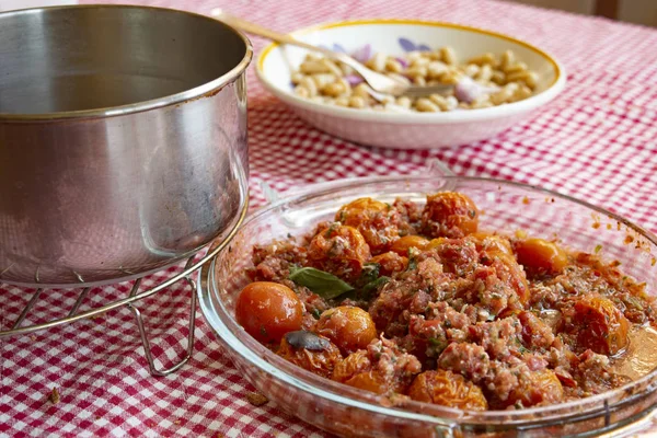 Saus voor pasta gemaakt met verse tomaten — Stockfoto