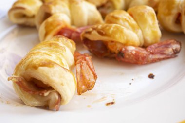 Çıtır poğaça içinde jumbo karides. 