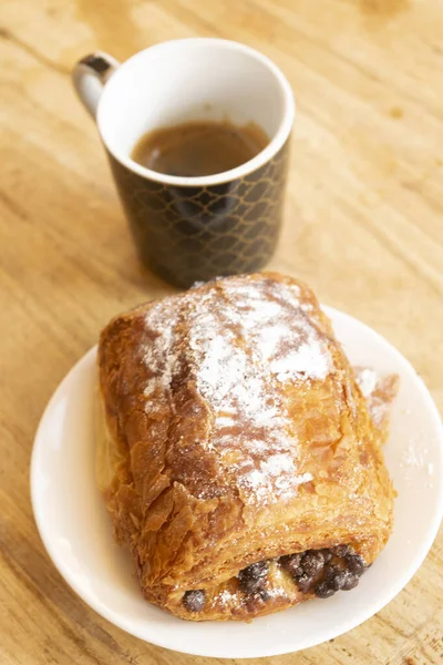 Chocolade Croissant Met Espresso Koffie — Stockfoto