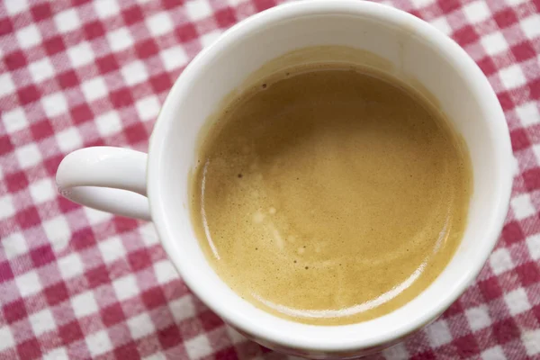 Küçük Bir Fincan Kremalı Espresso Kahvesi — Stok fotoğraf