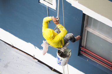 boyama duvar inşa üzerinde renk roll üzerine asılı ressamlar