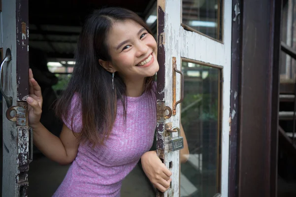 Estilo Moda Jovem Mulher Feliz Menina Asiática Sorrindo Vintagestyle — Fotografia de Stock