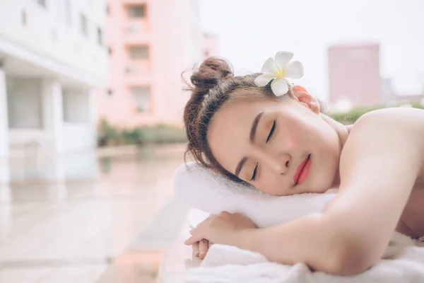 Schöne Asiatische Frau Entspannen Mit Handmassage Behandlung Beauty Spa Junges — Stockfoto