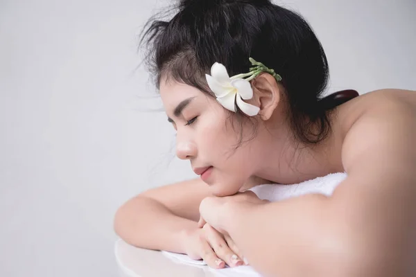 Schöne Asiatische Frau Entspannen Mit Handmassage Behandlung Beauty Spa Junges — Stockfoto