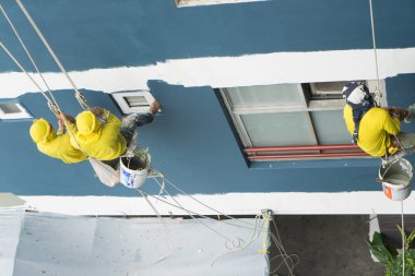 boyama duvar inşa üzerinde renk roll üzerine asılı ressamlar