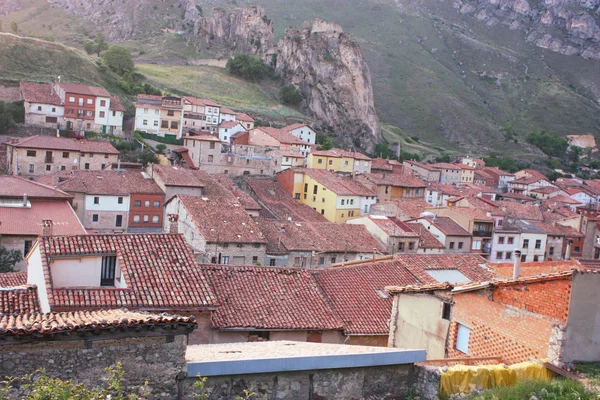 Típico Pueblo Antiguo Las Montañas Cantabria España Verano Vista Superior — Foto de Stock
