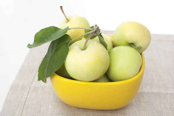 Äpfel Auf Einer Leinenserviette Hintergrund — Stockfoto