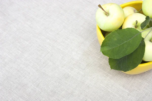 Äpfel Auf Einer Leinenserviette Hintergrund — Stockfoto