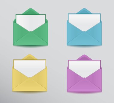 Bir dizi boş izole üzerinde beyaz arka plan ile açılan zarflar.