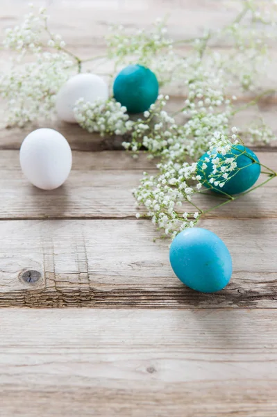Delicate Spring Flowers Easter Bright Eggs Wooden Tabletop Space Text — Stock Photo, Image