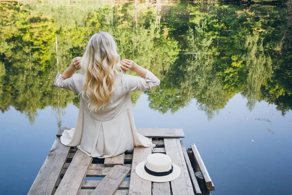 Beautiful Young Blonde Girl Hat Resting Autumn Lake Bridge Toning — Stock Photo, Image