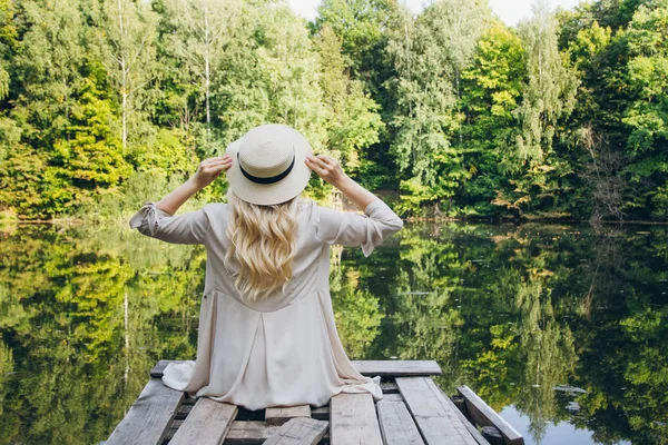 Beautiful Young Blonde Girl Hat Resting Autumn Lake Bridge Toning — Stock Photo, Image