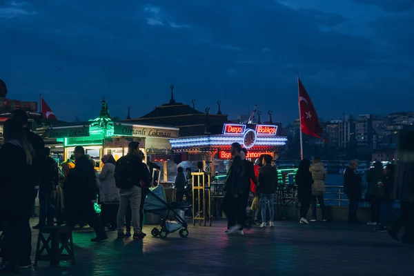 Istanbul, Turkey, October 30, 2018. Evening embankment of the Bosphorus. — Stock Photo, Image